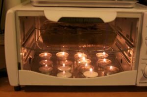 https://diypreparedness.net/wp-content/uploads/2016/04/DIY_Cooking_without_Electricity_Tea_Light_Oven_01-300x198.jpg