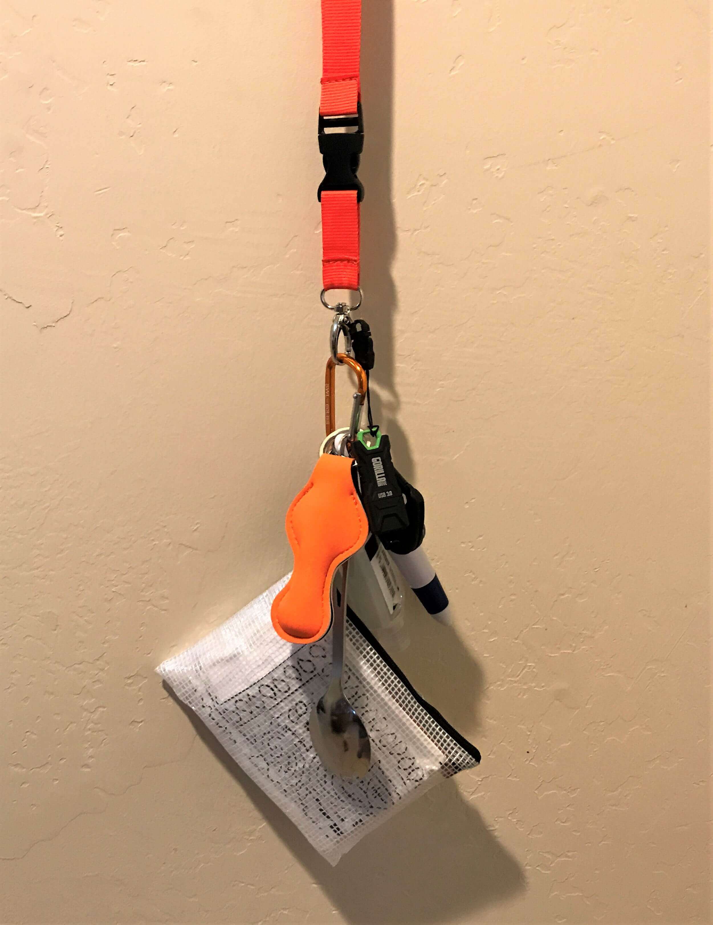 Emergency Lanyard Hanging - DIY Prepareness - Preparedness Kits